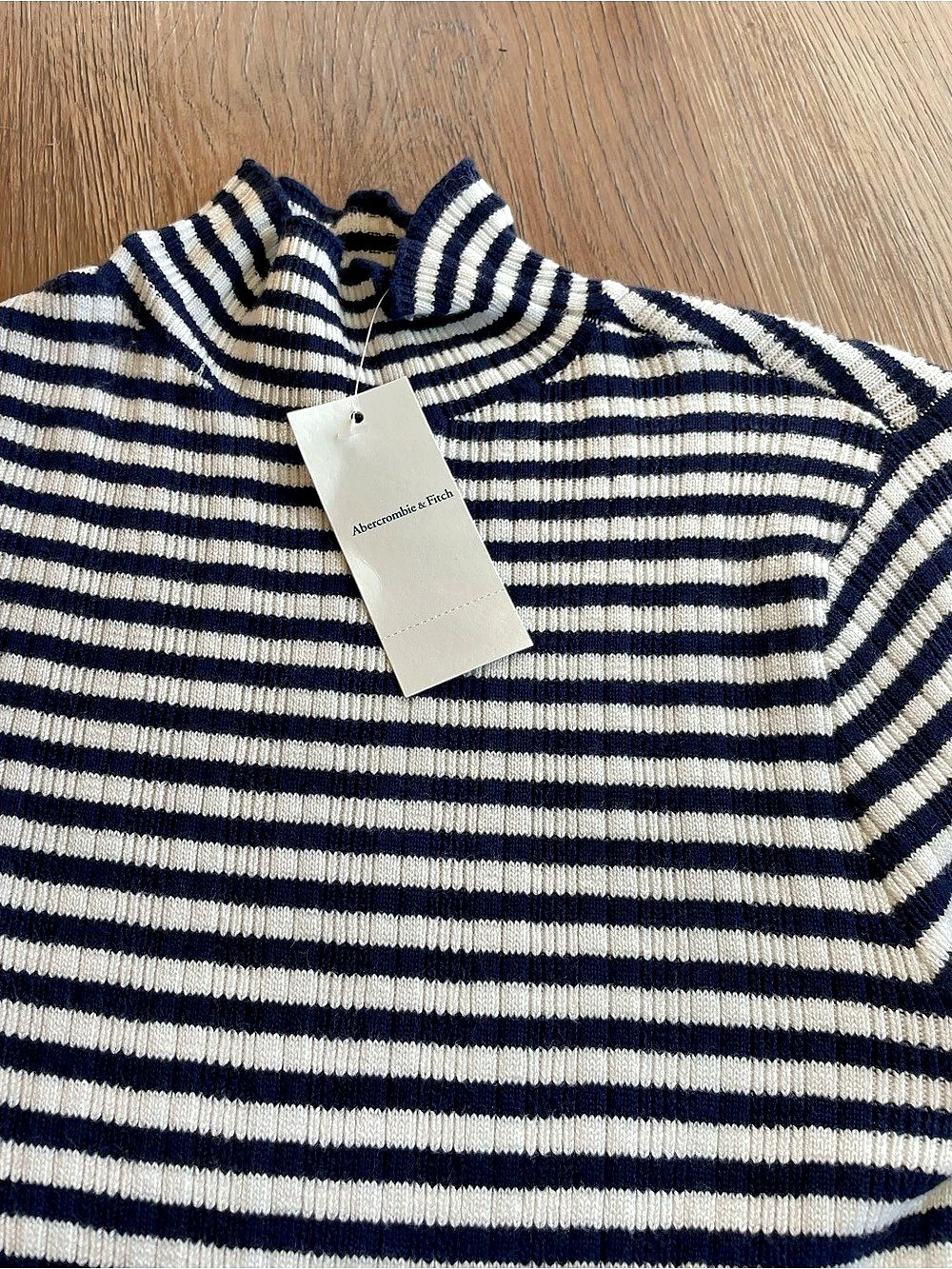 Abercrombie & Fitch Striped Mock Neck Top in Blue & White Size Medium NWT